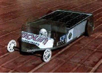 MAR DEL PLATA 2000: Desafa de autos y lanchas solares a escala.